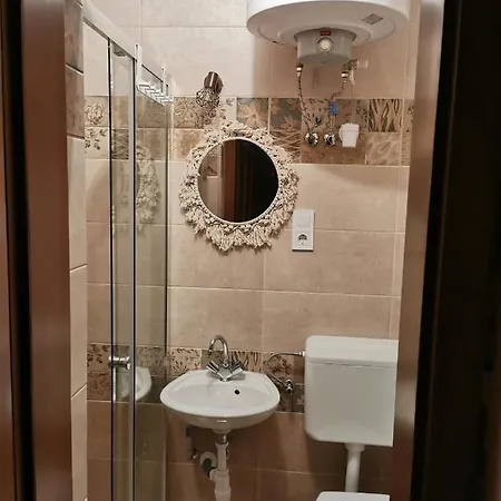 Deru Vendeghaz Es Lovasudvar Fenyofo