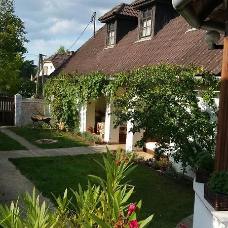 Deru Vendeghaz Es Lovasudvar Guest house *