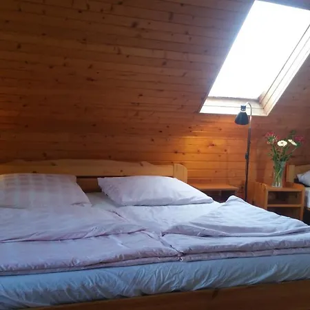 Deru Vendeghaz Es Lovasudvar Gasthof Fenyofo