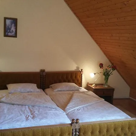 Gasthof Deru Vendeghaz Es Lovasudvar Fenyofo