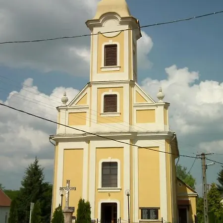 Deru Vendeghaz Es Lovasudvar 3*