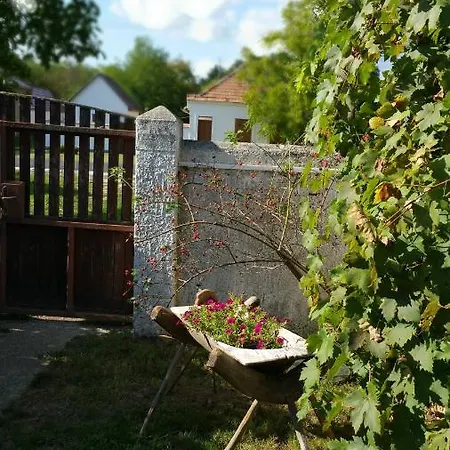 Gasthof Deru Vendeghaz Es Lovasudvar 3*