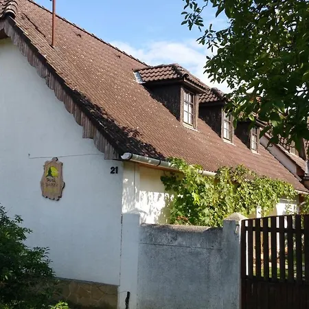 Deru Vendeghaz Es Lovasudvar Fenyofo