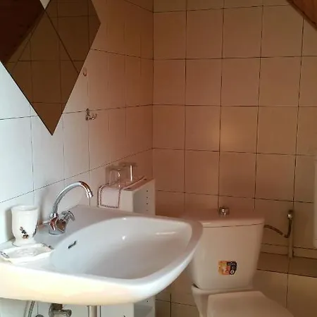 Deru Vendeghaz Es Lovasudvar Fenyofo