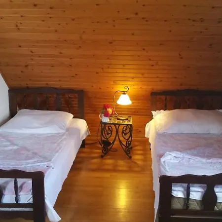 Deru Vendeghaz Es Lovasudvar