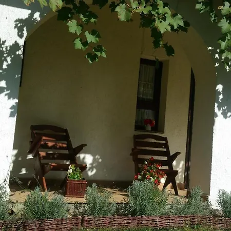 بيت ضيافة Deru Vendeghaz Es Lovasudvar